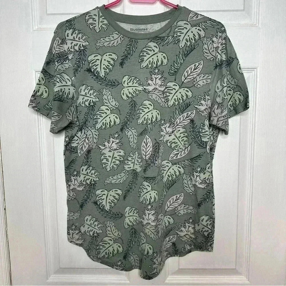Bluenotes Other - Bluenotes T-Shirt Longline Leaves Green Size  Medium